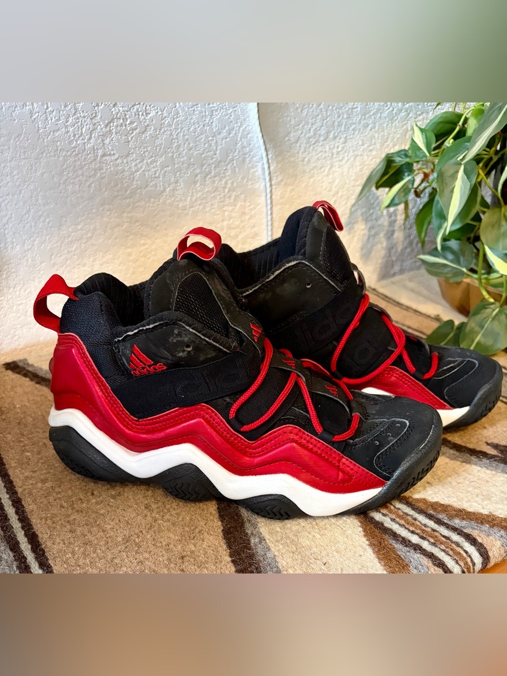 Vintage adidas top  ten 2000 KOBE black light Scarlet size 6